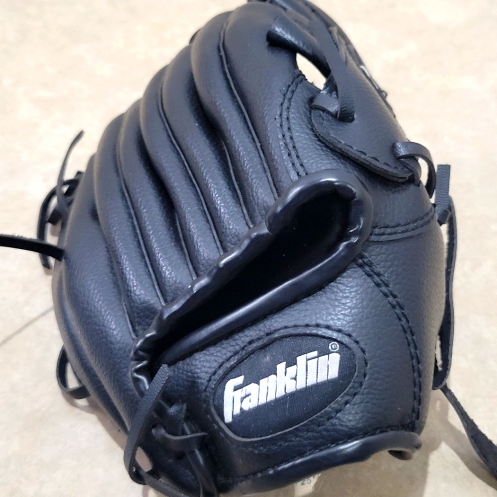 FRANKLIN Baseball Glove 22722 8.5 Inch Little League Kid Tee/Base Ball RHT *NICE